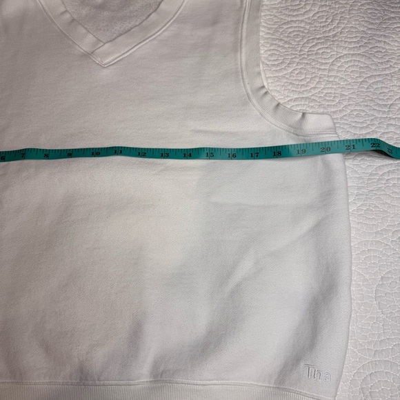 TNA White Sleeveless Vest Classic Knit Design - Picture 7 of 9